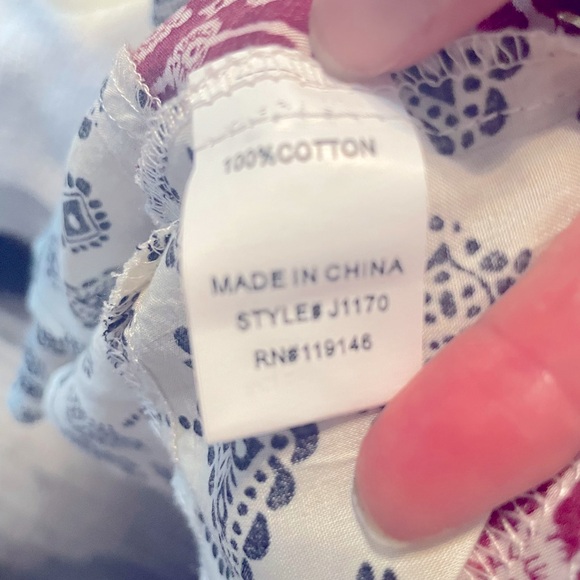 Jodifl shirt cold shoulder medium never worn Just washed Like new smoke free - Picture 6 of 6